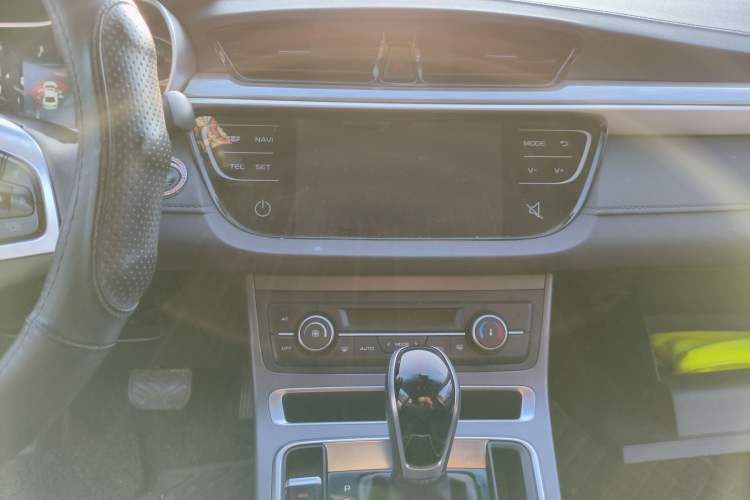 Used Geely Auto Emgrand 2019 Leading Edition 1.5L CVT Luxury Model China VI Standard
