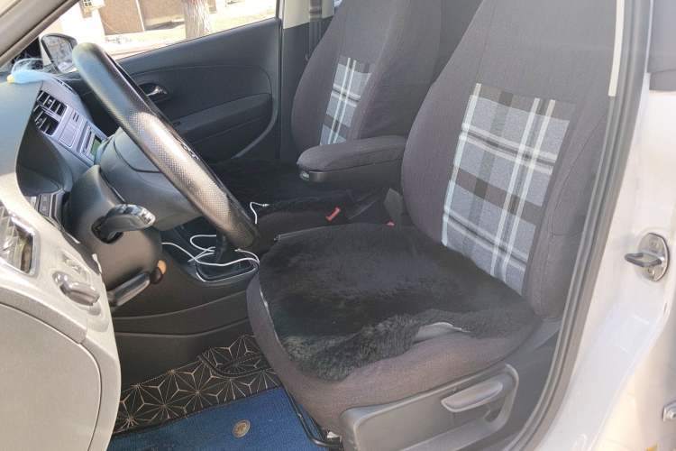 Used Volkswagen Polo 2014 1.4L Manual Comfort Edition
