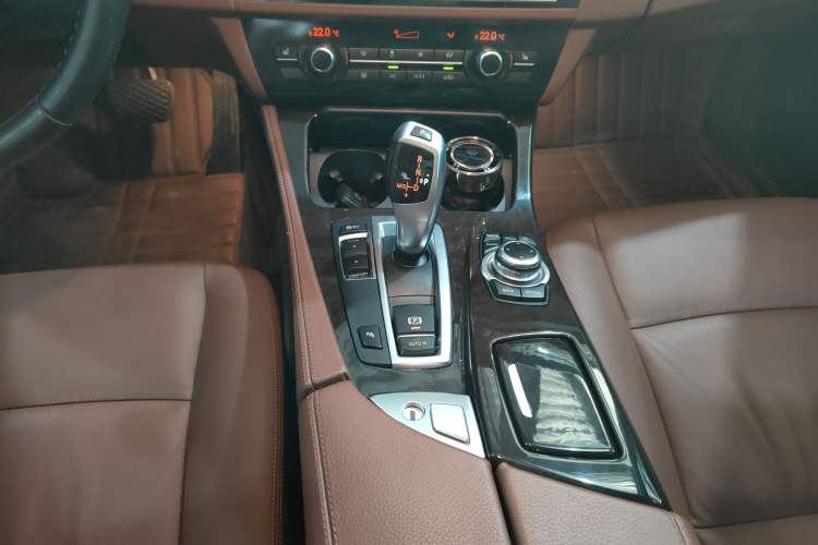 Used BMW 5 Series 2014 525Li Leading Model
