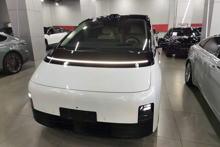 Used Li Auto MEGA 2024 Ultra Model
