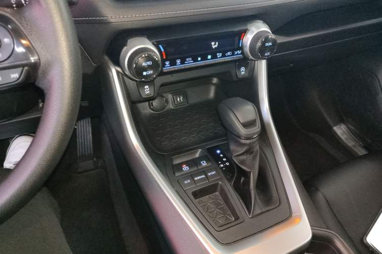 Used Toyota RAV4 2022 2.0L CVT Two-Wheel Drive Fashion Edition
