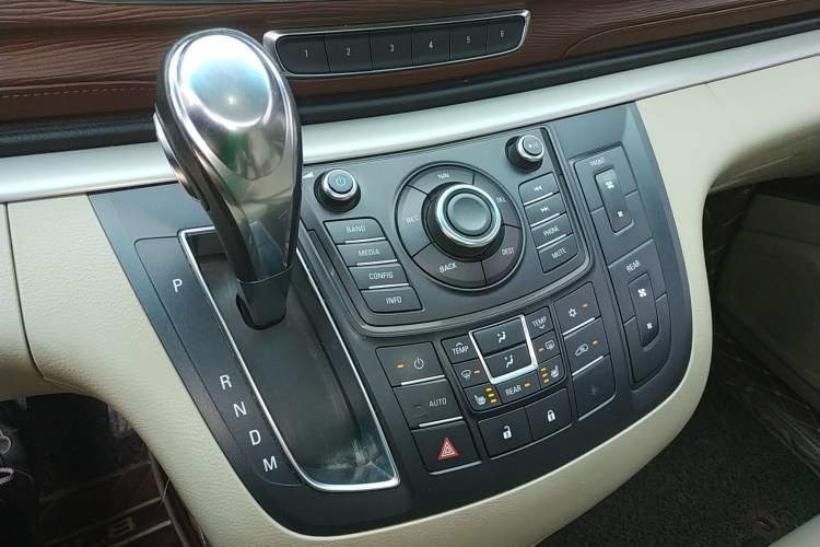 Used Buick GL8 2014 3.0L GT Luxury Business Haoya Edition
