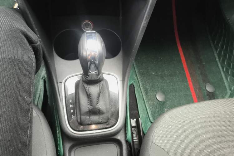 Used Volkswagen Polo 2016 1.6L Automatic Comfort Model
