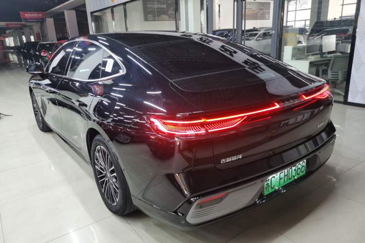 Used  Galaxy 8 2025 130km EM-i Deluxe Edition