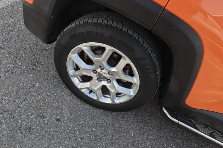 Used  Renegade 2018 Connected Large Screen Version 180T Automatic High-Energy Edition
