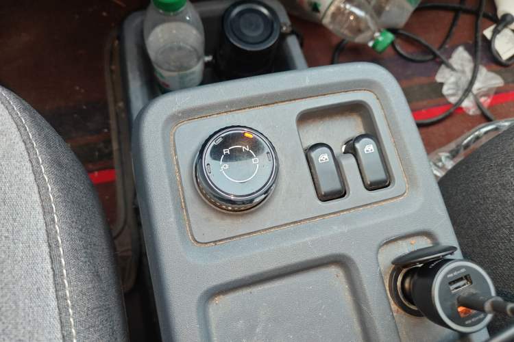 Used Wuling Yangguang 2024 300KM Comfort Version Passenger Van 75kW
