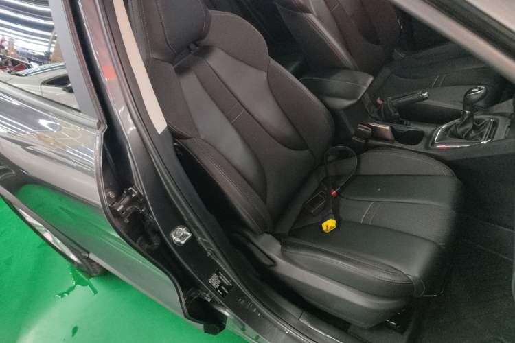 Used Oshan X5 2021 Revised Version 1.6L Manual Luxury Edition
