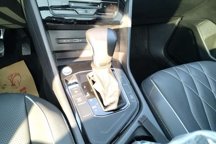 Used Volkswagen Tiguan L 2024 300TSI Automatic Two-Wheel Drive Smart Edition
