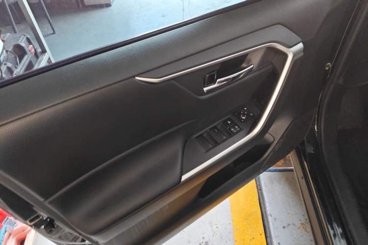 Used Toyota RAV4 2021 2.0L CVT Two-Wheel Drive Fashion Edition
