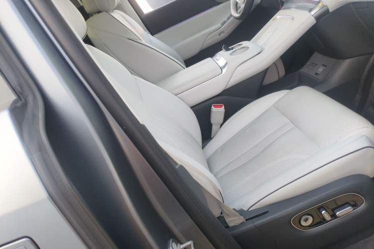 Used XPeng X9 2025 650 Long-Range Max
