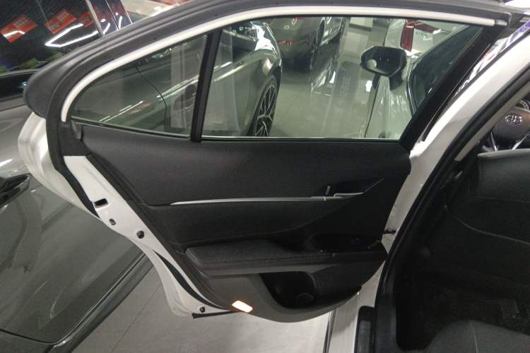 Used Toyota Camry 2023 2.0G Luxury Edition
