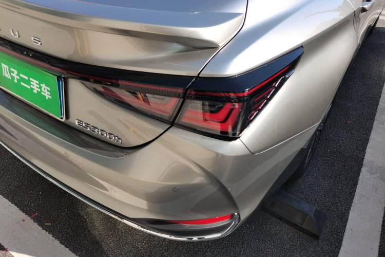 Used Lexus ES 2025 300h Deluxe Edition
