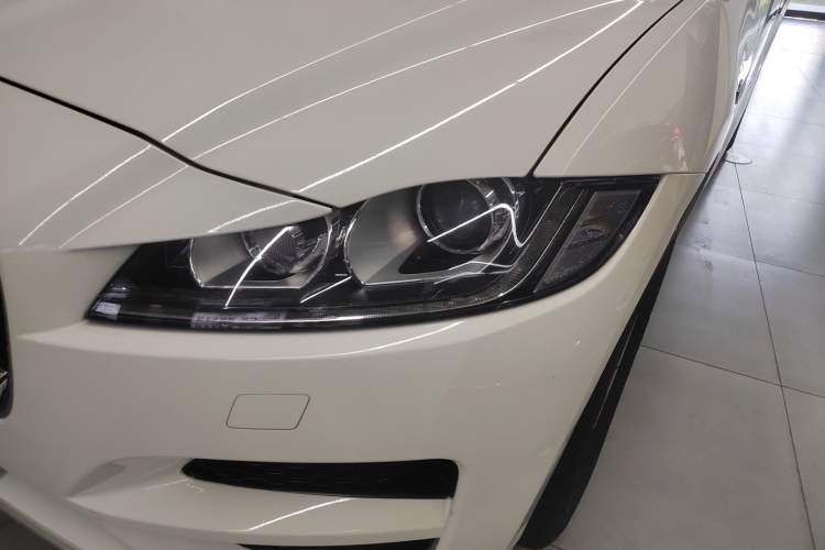 Used Jaguar F-PACE 2018 2.0T Two-Wheel Drive Urban Deluxe Edition
