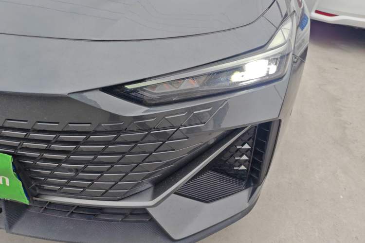 Used Changan UNI-V 2022 1.5T Smart Navigation Version