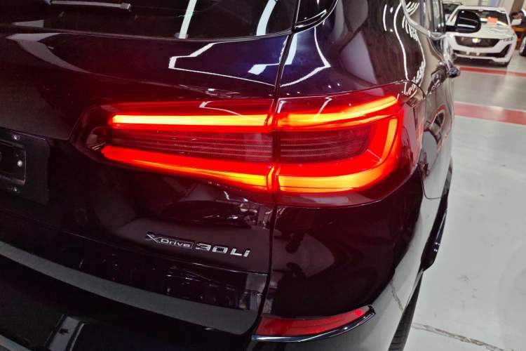 Used BMW X5 2022 Restyled xDrive 30Li Luxury Version M Sport Package
