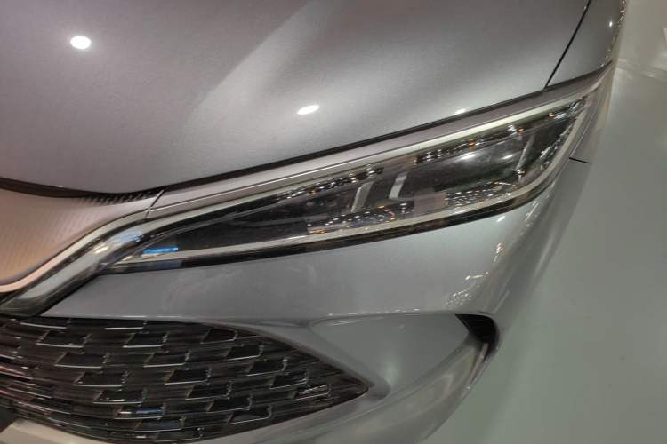 Used BYD Song L DM-i 2025 Intelligent Driving Version 112 km Beyond-Range Type
