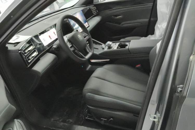 Used BYD Qin L 2025 DM-i Smart Drive 120KM Leading Model
