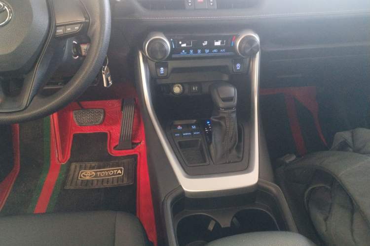 Used Toyota Wildlander 2022 Updated Version 2.0L CVT Two-Wheel Drive Leading Edition