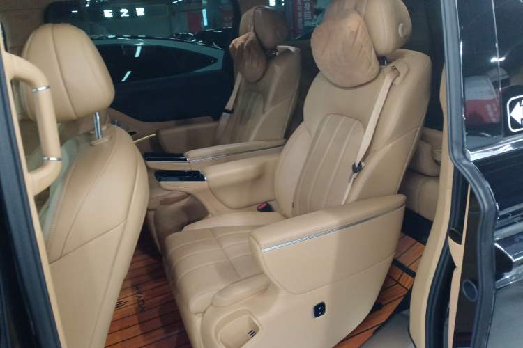 Used VOYAH Dream 2025 PHEV Four-Wheel Drive Prestige Kunpeng Edition
