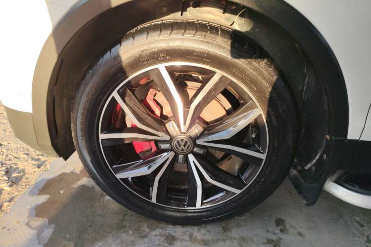 Used Volkswagen Tiguan L 2019 Revised 330TSI Automatic Two-Wheel Drive Smart & Luxury Edition China VI Standard
