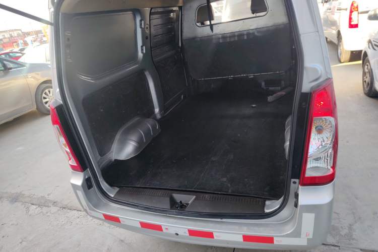 Used Wuling Rongguang S 2023 1.5L Basic Enclosed-Window Vehicle 2 Seats
