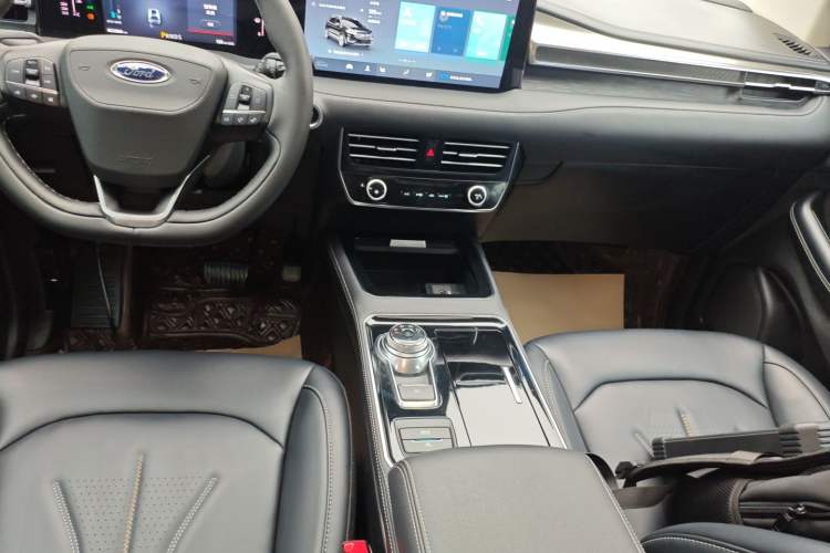 Used Ford Edge 2022 PLUS EcoBoost 245 Four-Wheel Drive Platinum Edition 7-Seater
