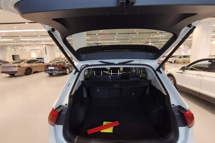 Used Volkswagen Tiguan L 2024 Outstanding Model 330TSI Automatic Two-Wheel Drive R-Line Dragon Glory Edition
