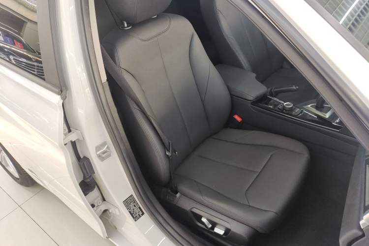 Used BMW 3 Series 2017 318i Fashion Model
