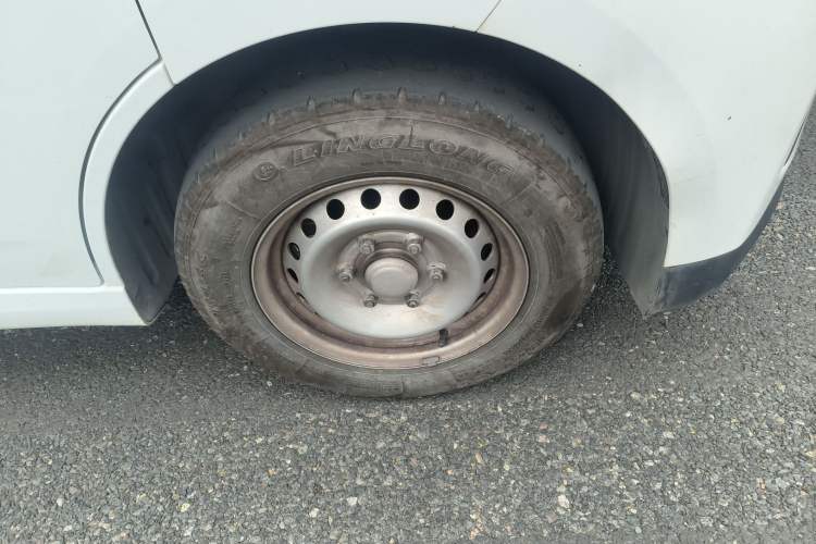 Used Wuling Yangguang 2024 300KM Comfort Version Passenger Van 75kW
