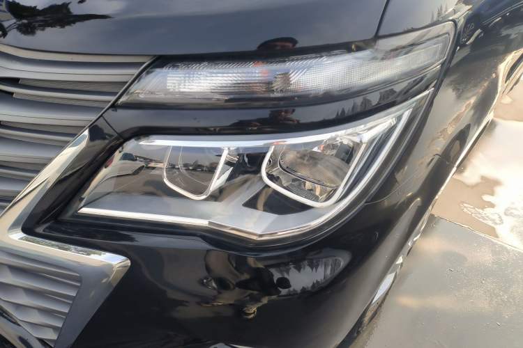 Used FORTHING Lingzhi 2023 M5L 1.6L Base Model 7 Seats
