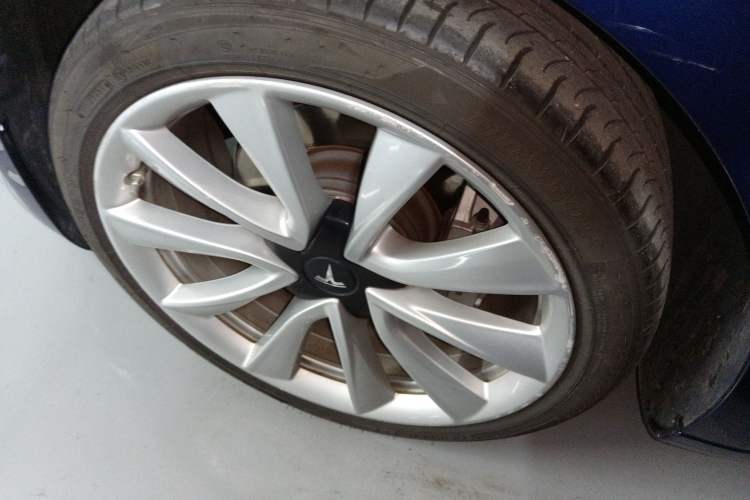 Used Tesla Model 3 2019 Long-Range Rear-Wheel-Drive Version
