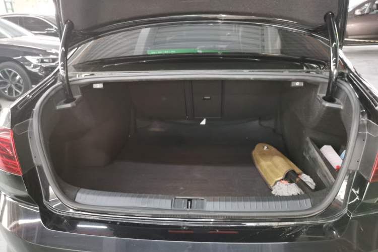 Used Volkswagen Magotan 2023 2 Million Units Commemorative Edition 330TSI DSG Luxury Version
