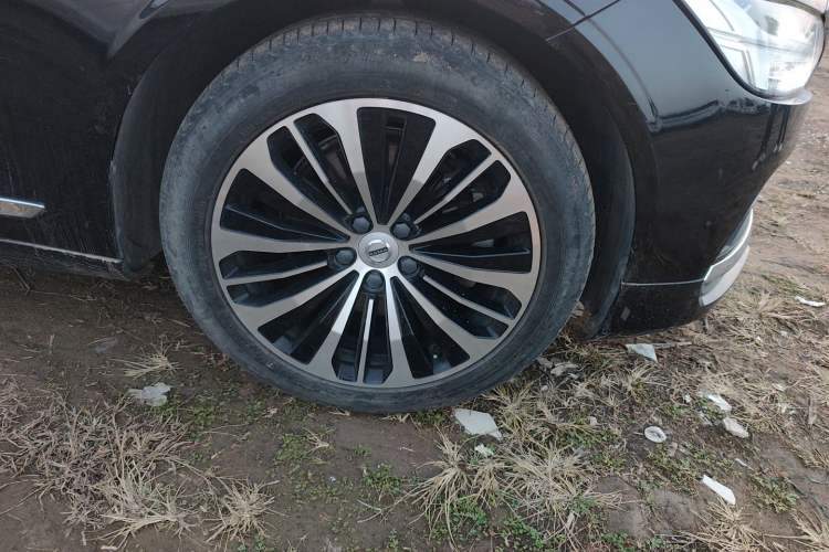 Used Volvo S90 2023 B5 Zhiyi Luxury Edition
