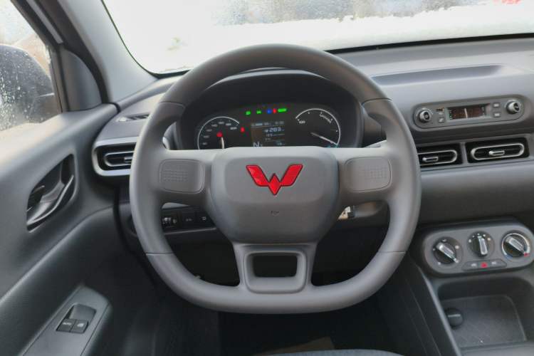 Used Wuling Hongguang New Energy 2024 All-Electric Model 300KM Practical Version
