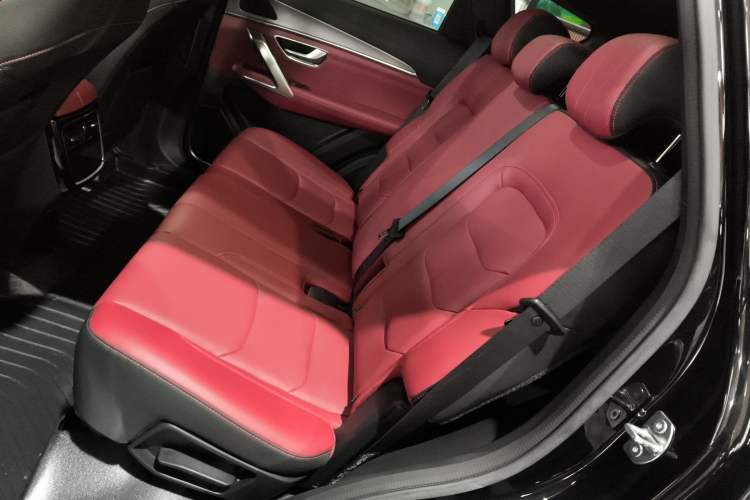 Used JETOUR X70 PLUS 2023 1.5T DCT Ziqiang PRO+ 5-Seater
