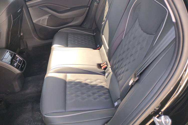 Used Volkswagen Magotan 2024 380TSI DSG Prestige Edition DaMai Package
