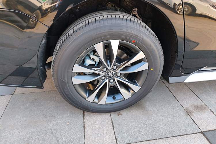 Used Toyota Granvia 2026 Model 2.5L Hybrid Luxury Edition