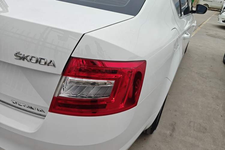 Used Skoda Octavia 2016 1.6L Manual Smart Drive Version