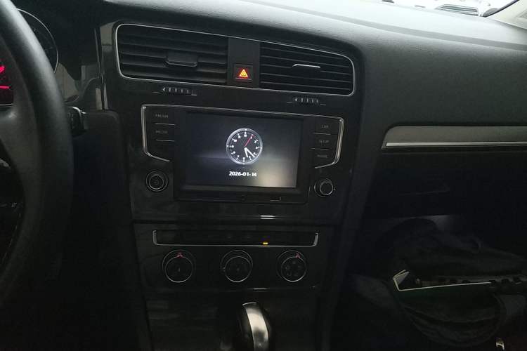 Used Volkswagen Golf 2017 1.6L Automatic Comfort Million-Vehicle Anniversary Edition
