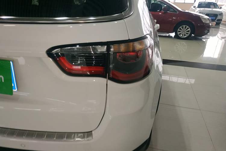 Used  Compass 2017 200T Automatic Family Edition
