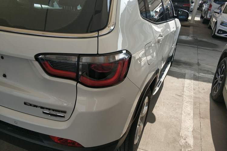 Used  Compass 2017 200T Automatic Family Edition
