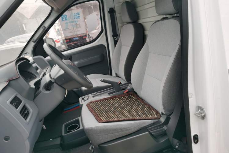 Used Wuling Yangguang 2024 300km Comfort Version with Sealed Windows 60kW
