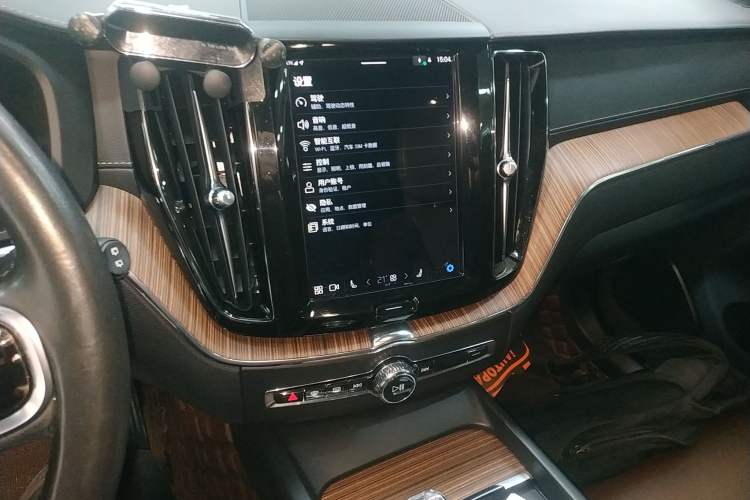 Used Volvo XC60 New Energy 2022 T8 Plug-in Hybrid All-Wheel Drive Smart Luxury Edition
