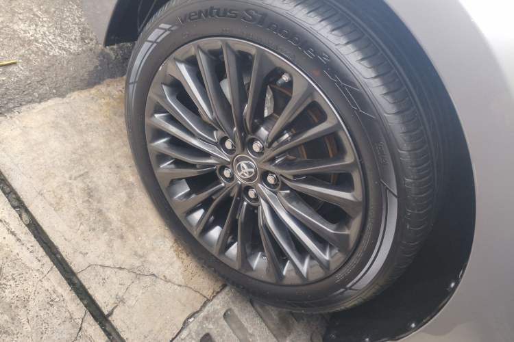 Used Toyota Avalon 2019 2.0L XLE Premium Edition China VI
