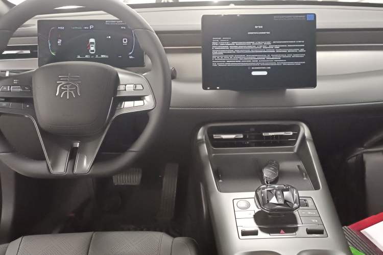 Used BYD Qin PLUS 2024 HONOR Edition DM-i 55KM Leading Model
