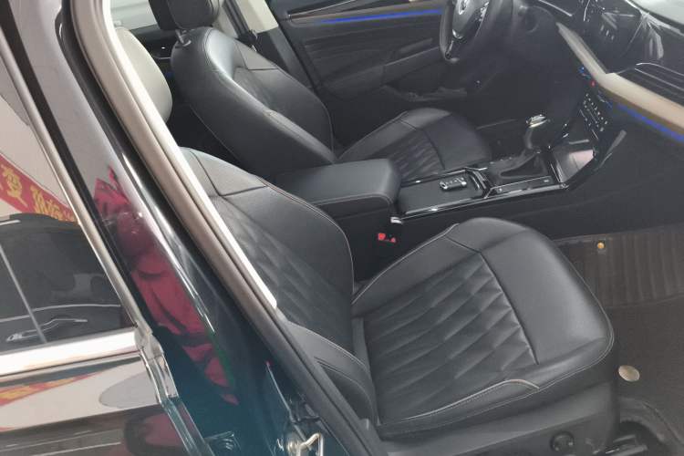 Used Volkswagen Passat 2020 Revised Version 330TSI Luxury Edition China VI Standard
