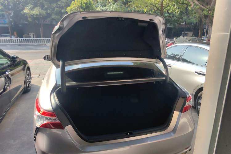 Used Toyota Camry 2021 2.0S FENGSHANG Edition
