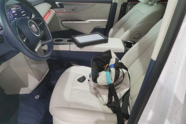 Used Buick GL8 New Energy 2024 Lu Zun Luxury Edition 7-Seater
