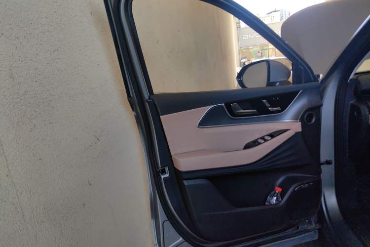 Used Chery Tiggo 8 L 2024 2.0T Two-Wheel Drive Prestige Version 5 Seats
