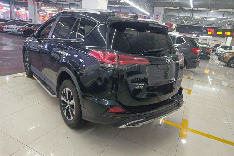 Used Toyota RAV4 2016 2.0L CVT Two-Wheel Drive Fashion Edition China V Standard
